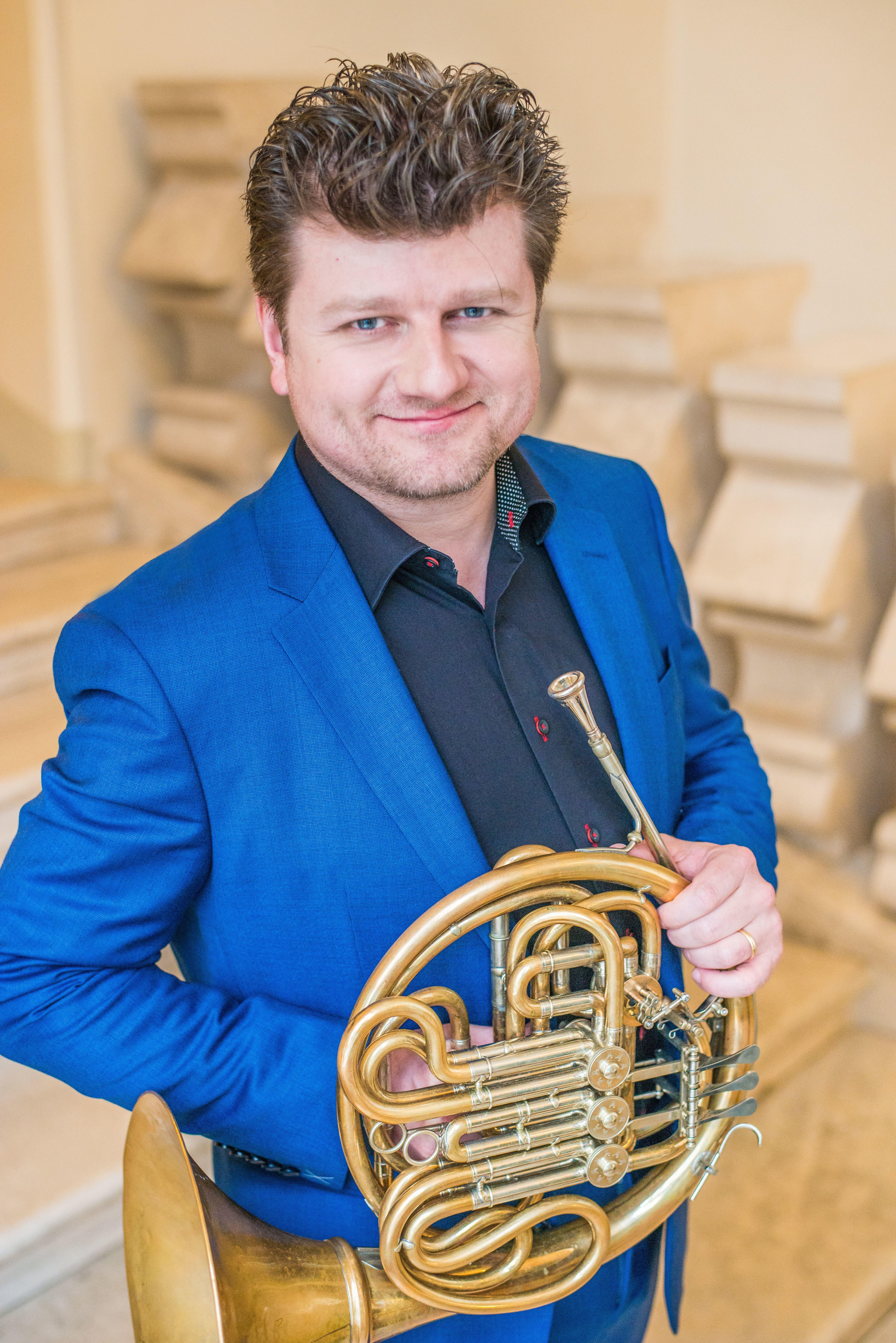 ﾗﾃﾞｸ・ﾊﾞﾎﾞﾗｰｸ | アーティスト | 株式会社AMATI